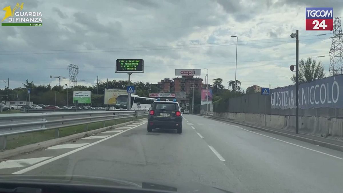 Firenze, sequestrati oltre 19mila accessori contraffatti