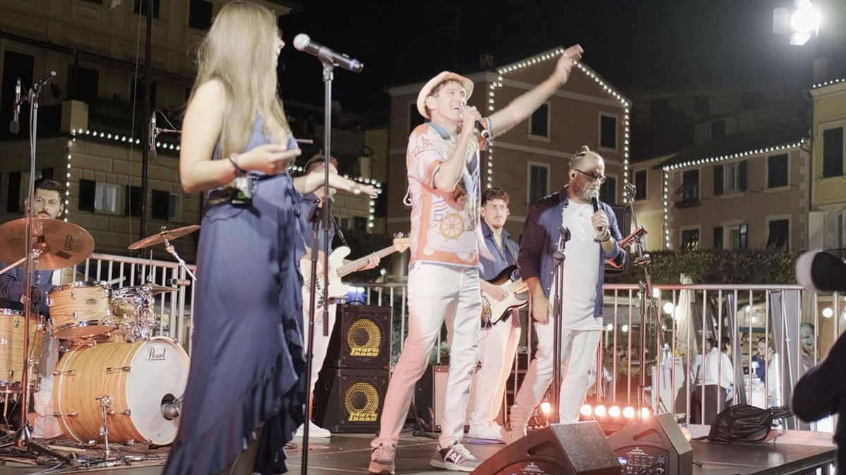 Gianluigi Lembo ve Taverna Anema ve Core di Capri'nin grubu Portofino'yu fethetti