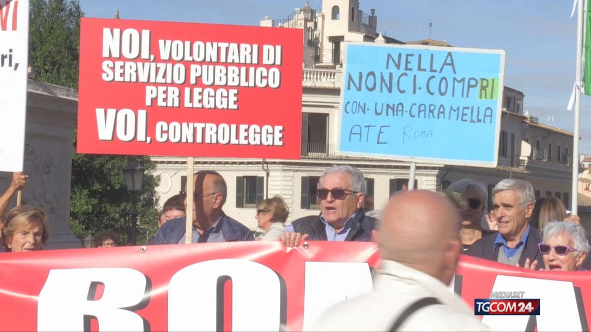 protesta degli anziani in campidoglio siamo una risorsa non un peso