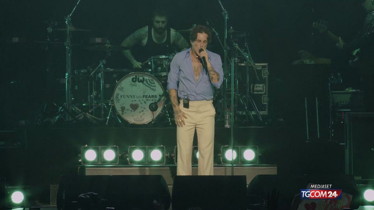 Damiano David Milano'da, gösteride samimi bir an