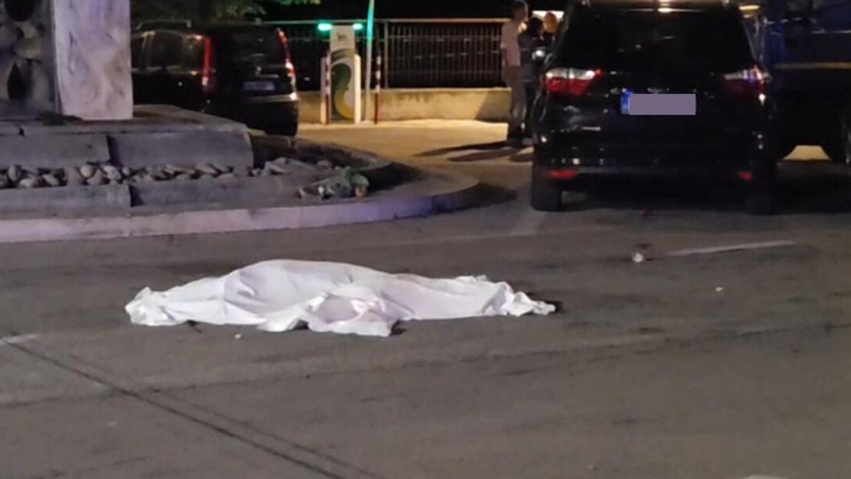 uccide a colpi di pistola l ex moglie e poi si barrica in un bar nel pescarese arrestato con la donna anche il nipote fortunatamente illeso