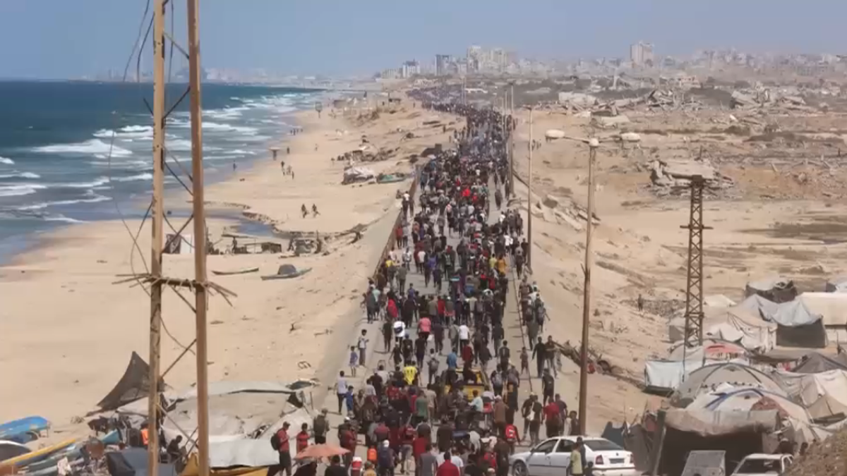 migliaia di palestinesi tornano a gaza city dopo il cessate il fuoco