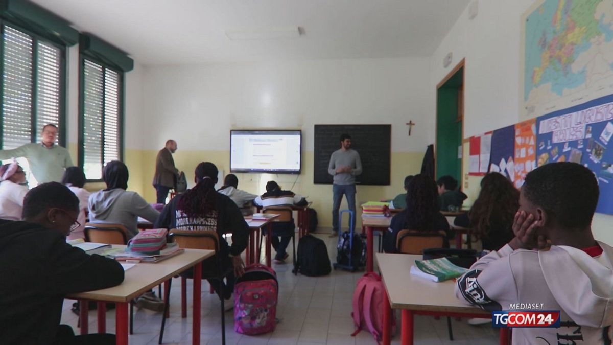a scuola arriva stefano il tutor virtuale che traduce la lezione ai bambini stranieri