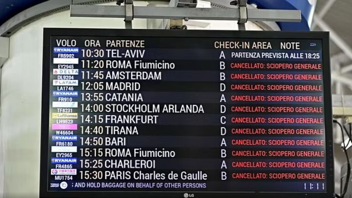 Aeroporti, da domani cambiano le regole per viaggiare in Europa: nuovi controlli con il sistema EES