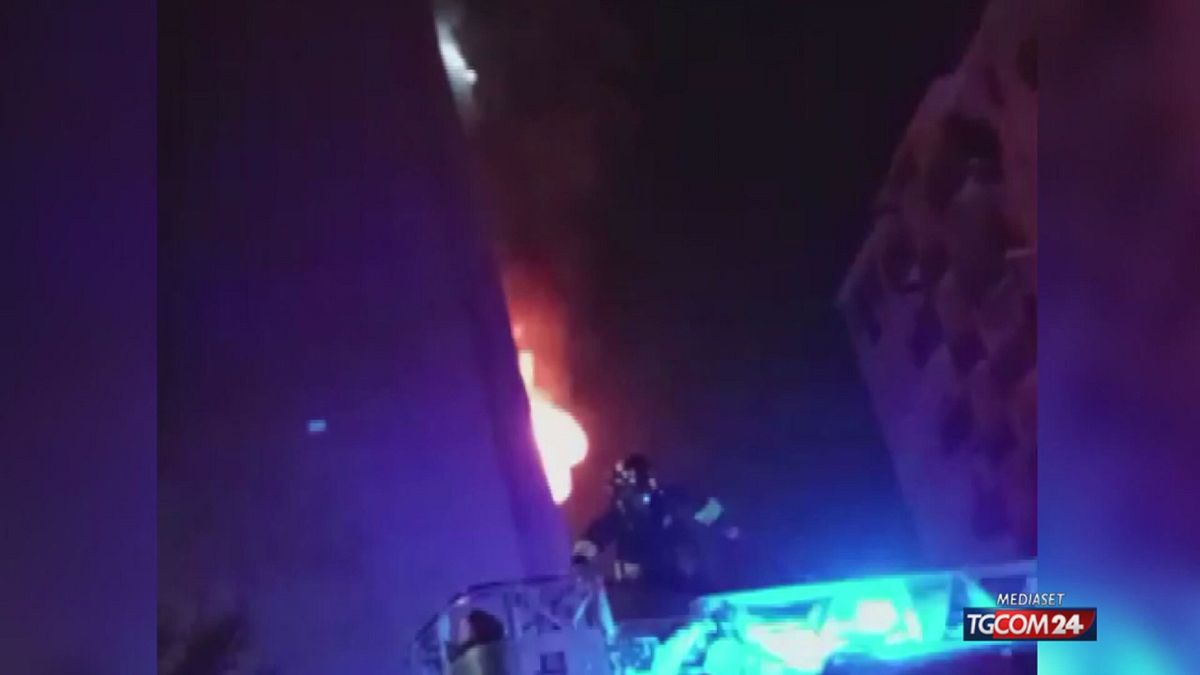 Incendio in un condominio nel Milanese: tre morti