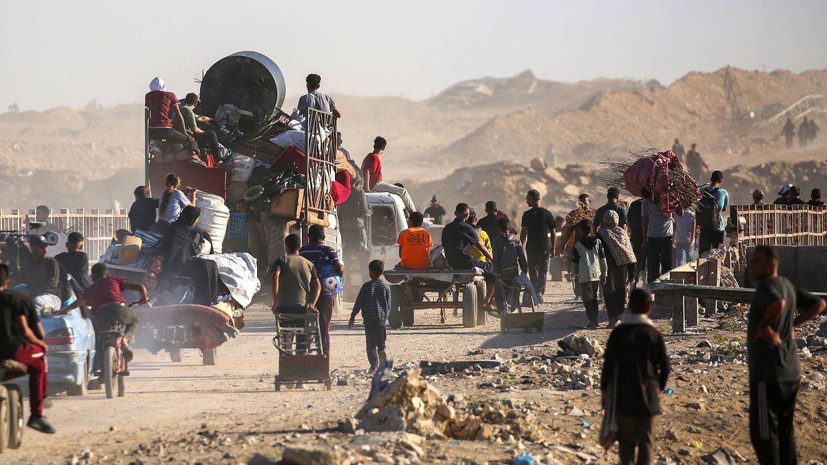 Gaza, il valico di Rafah chiuso fino a domenica | Il governo di Israele vuole cambiare nome alla guerra di Gaza: sarà "Guerra della Rinascita"