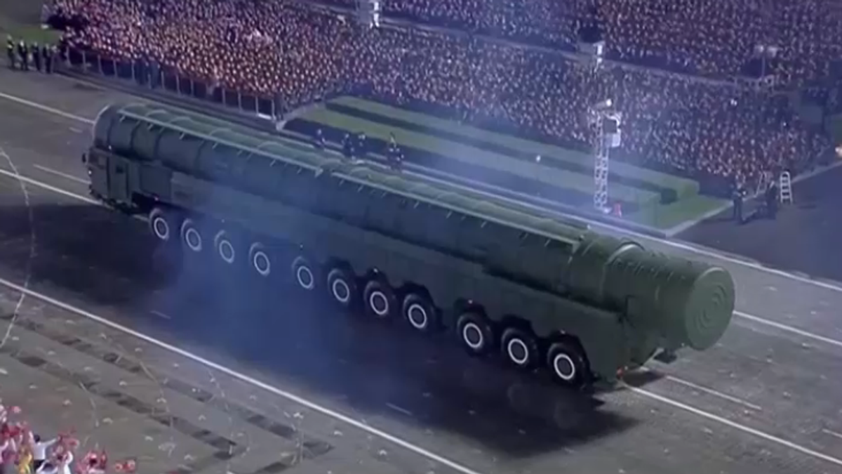 Corea del Nord, Kim presenta il supermissile Hwasong 20