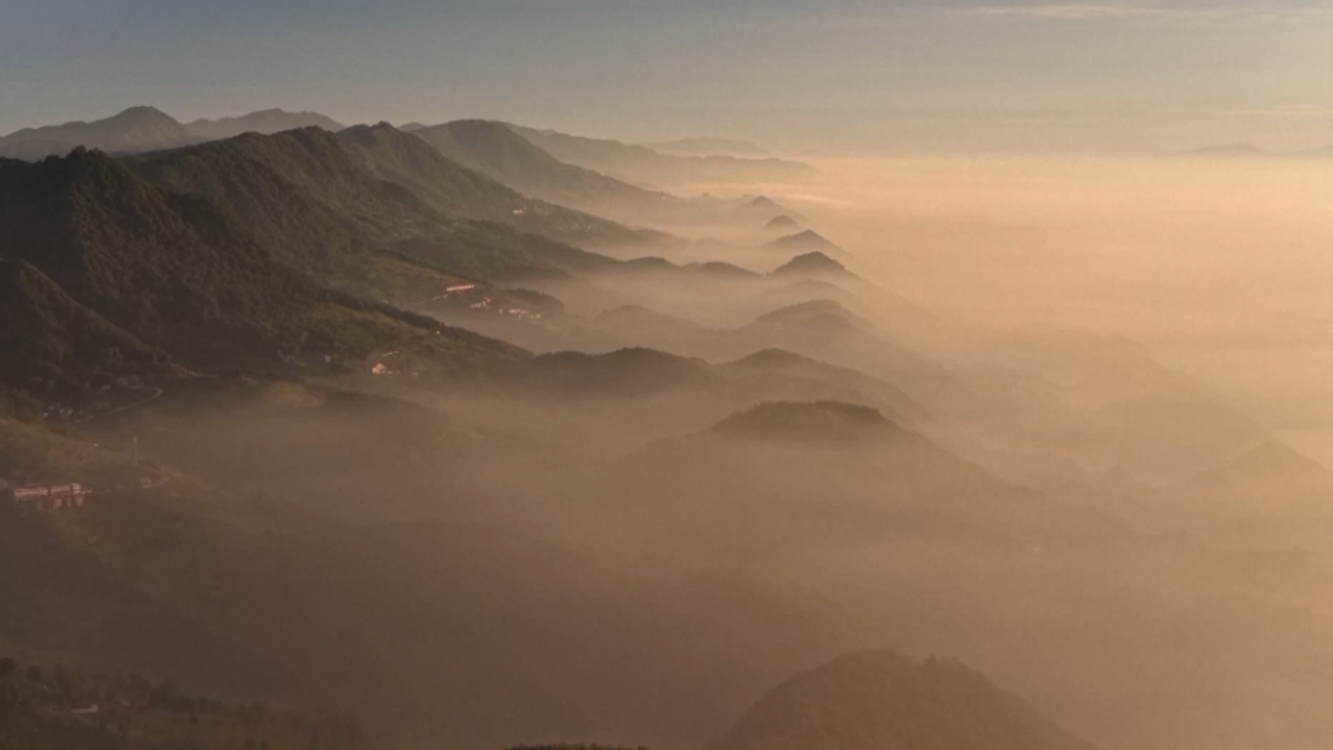 Cina, lo spettacolare "mare di nubi" sopra i cieli di Chongqing