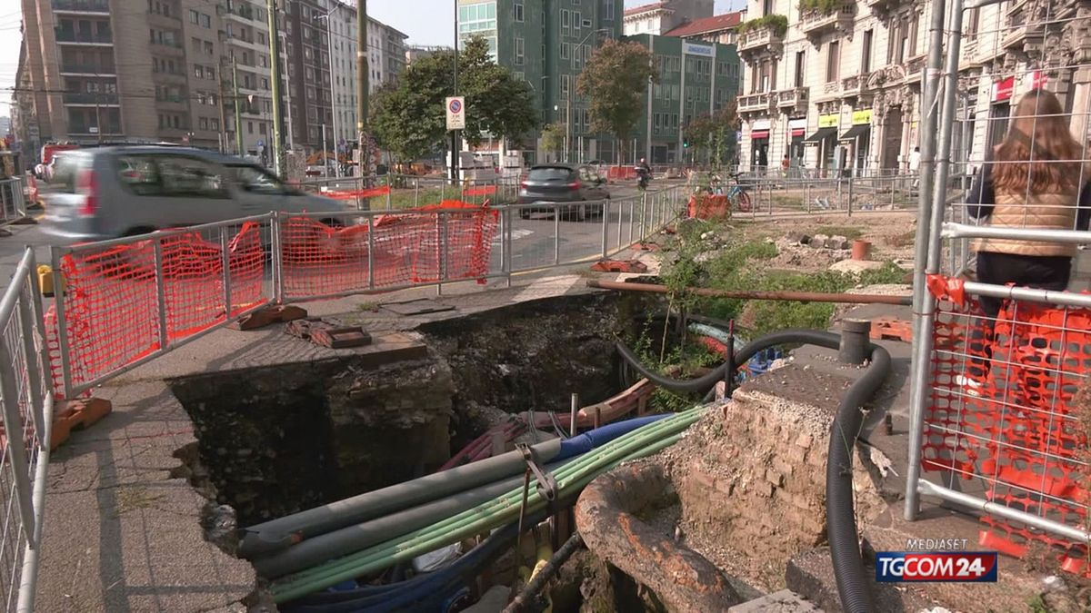 Milano e la "guerra" alle auto: il caso di piazza Caiazzo