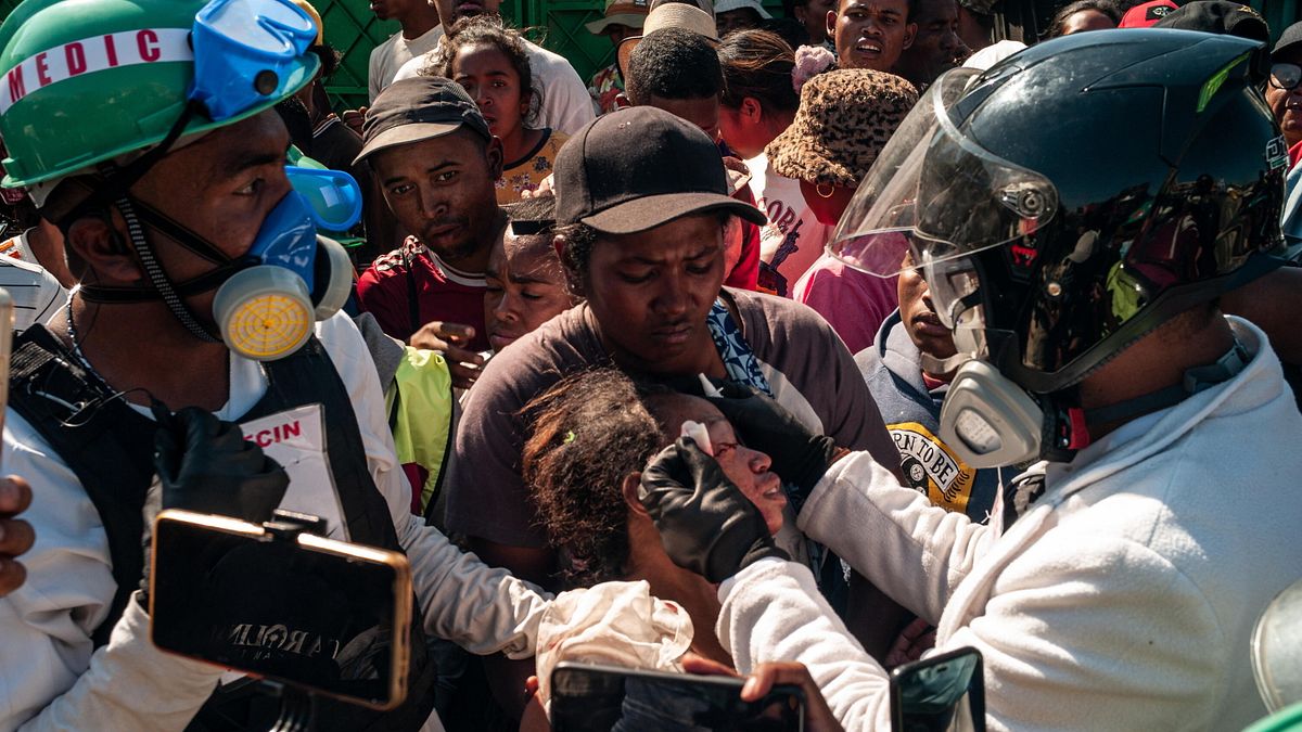 madagascar possibile colpo di stato deposto il presidente proteste e tensione altissima parte dell esercito si schiera coi manifestanti