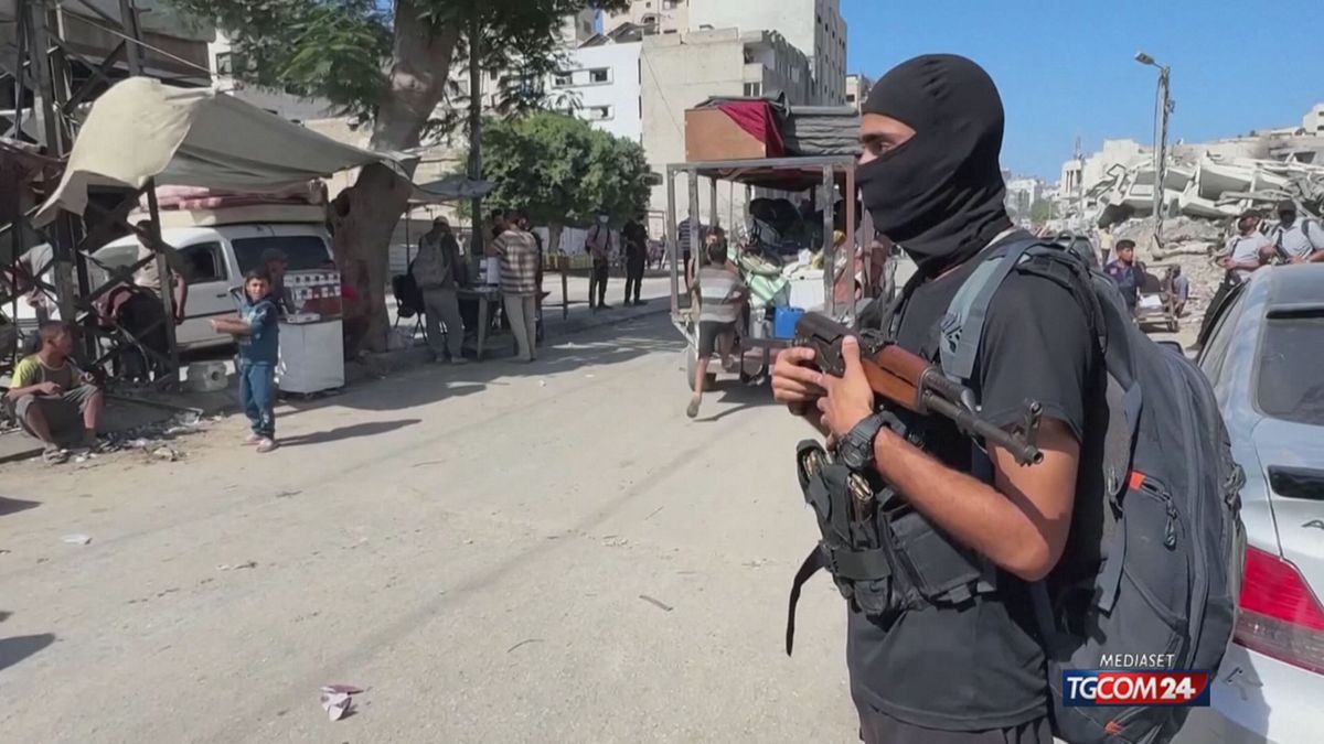 I miliziani di Hamas ricompaiono a Gaza e rifiutano il disarmo
