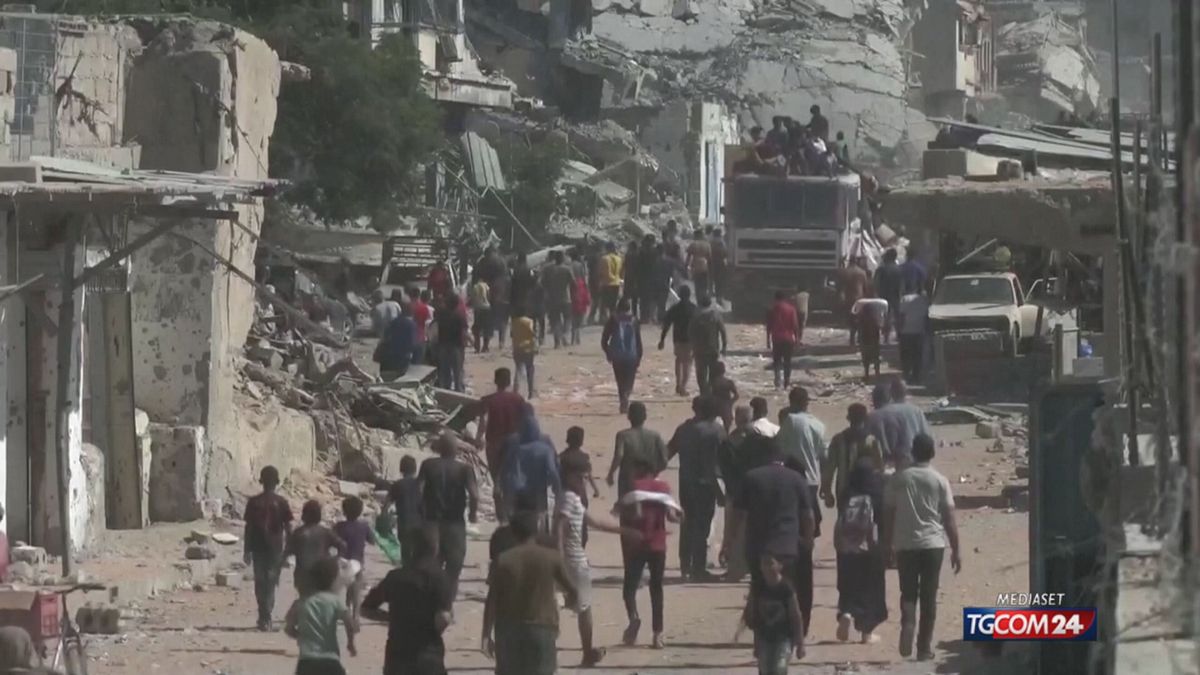 khan younis camion di aiuti presi d assalto dai palestinesi