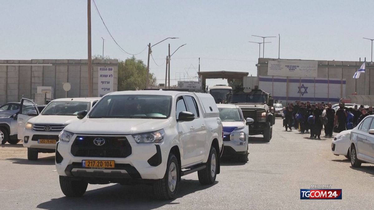 in israele iniziato il trasferimento con bus degli ergastolani palestinesi