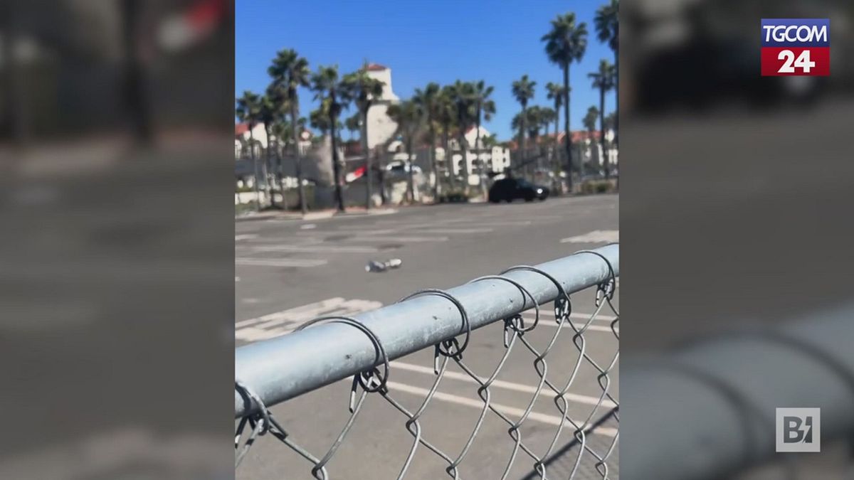 california elicottero perde il controllo e si schianta tra le palme