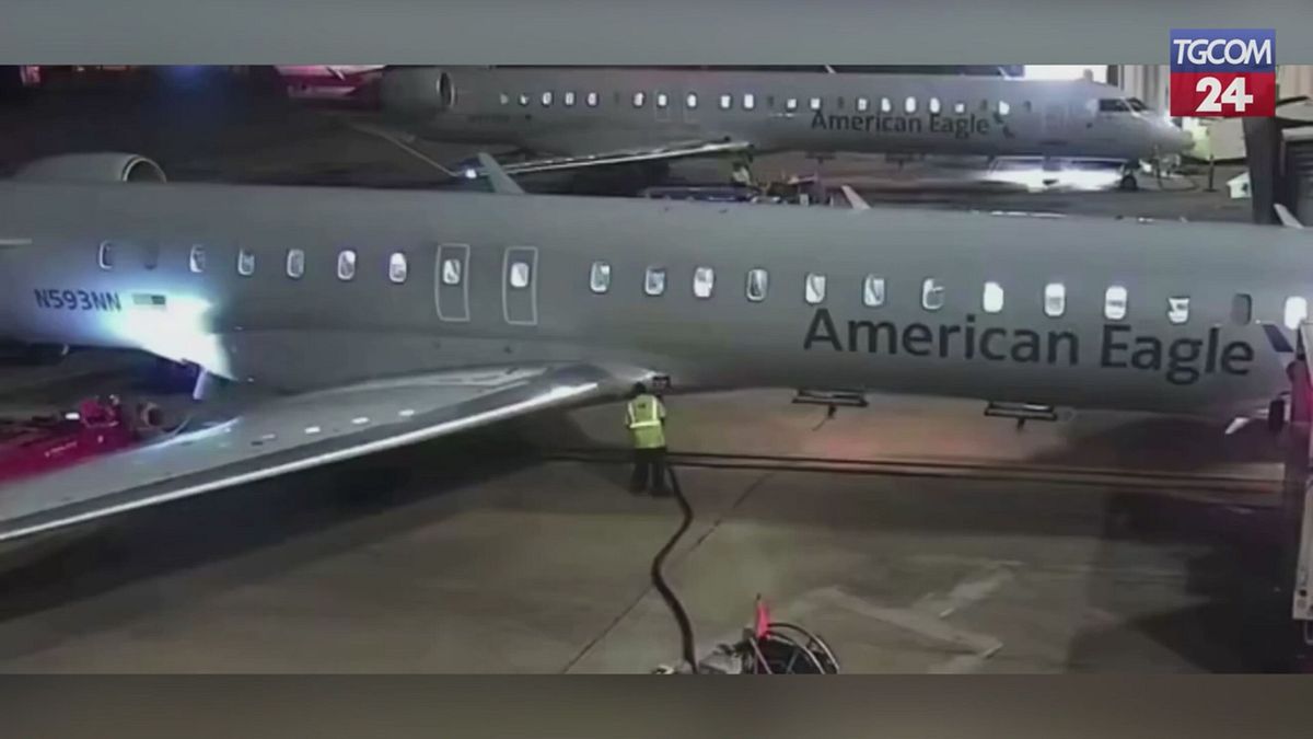 dallas caos in pista per la fuoriuscita di carburante da un aereo