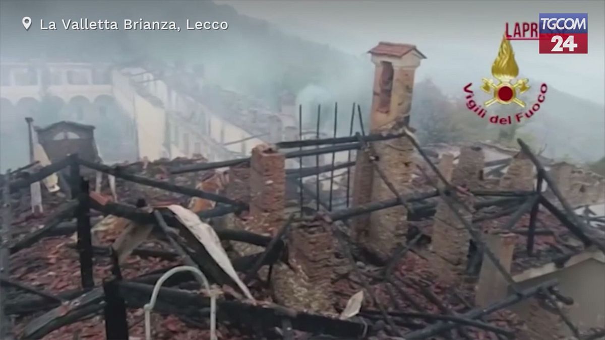 lecco vasto incendio al monastero della bernaga