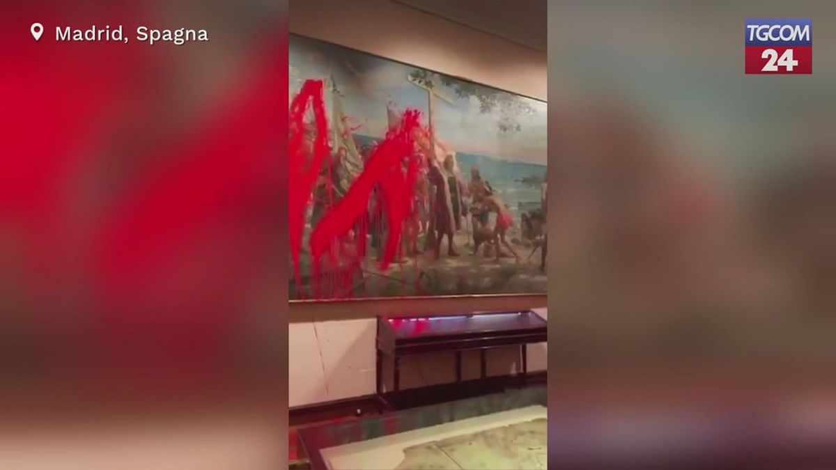 madrid vernice sul dipinto dedicato a cristoforo colombo
