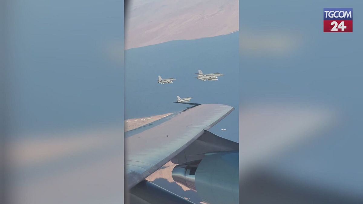 l air force one verso il cairo scortato dai caccia egiziani