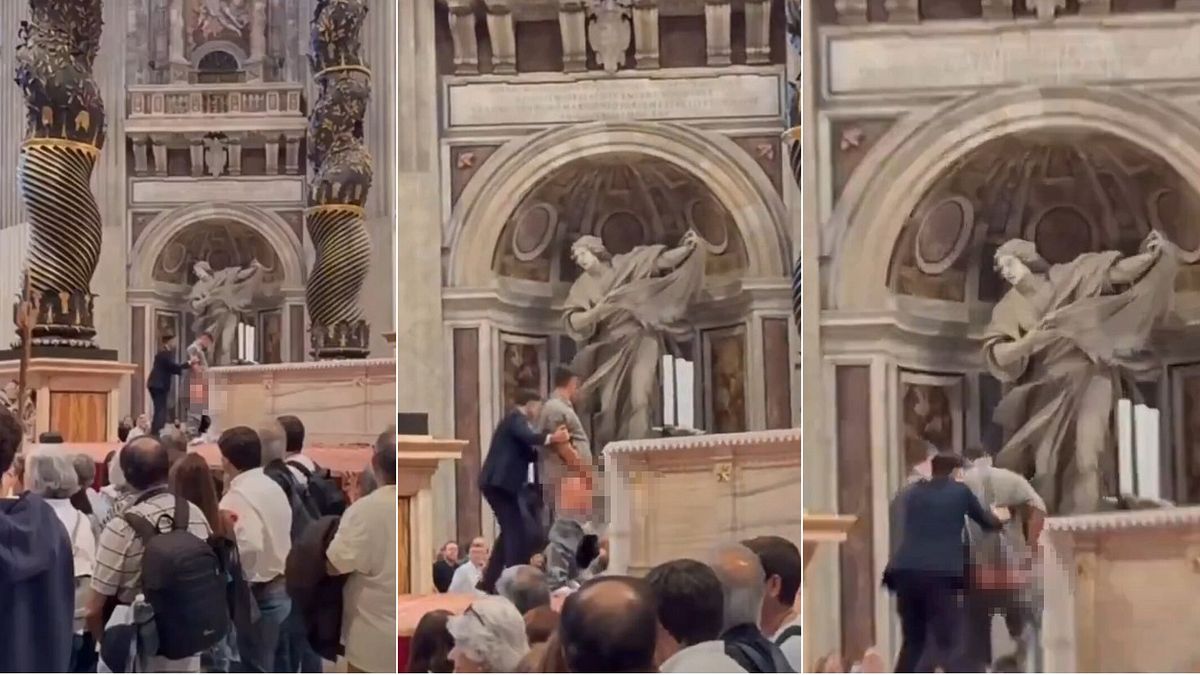 Basilica di San Pietro, turista urina sull’altare: il Papa irritato ordina un rito penitenziale urgente