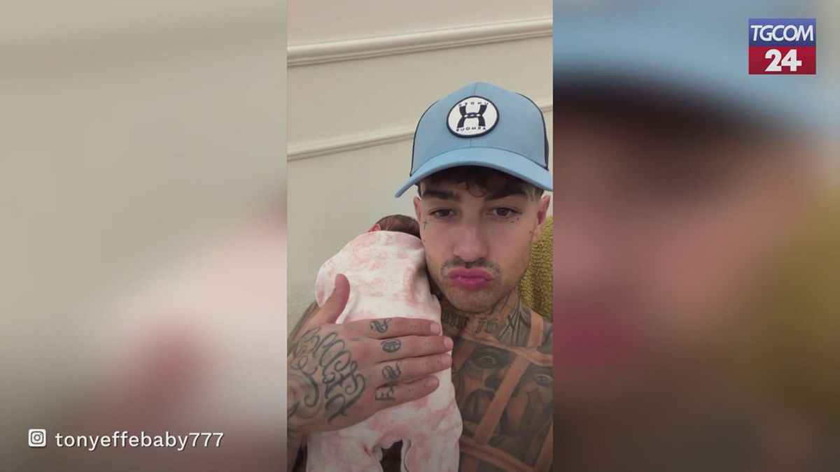 Tony Effe a casa con Giulia De Lellis: primi giorni da papà