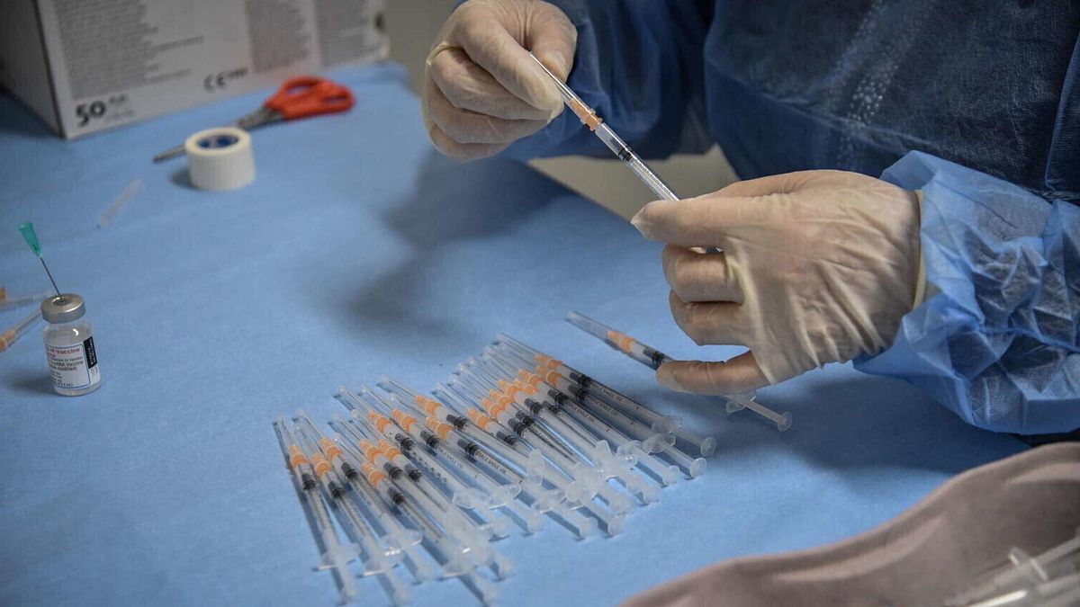 Covid, "gravi danni neurologici dal vaccino": indennizzo a una 52enne