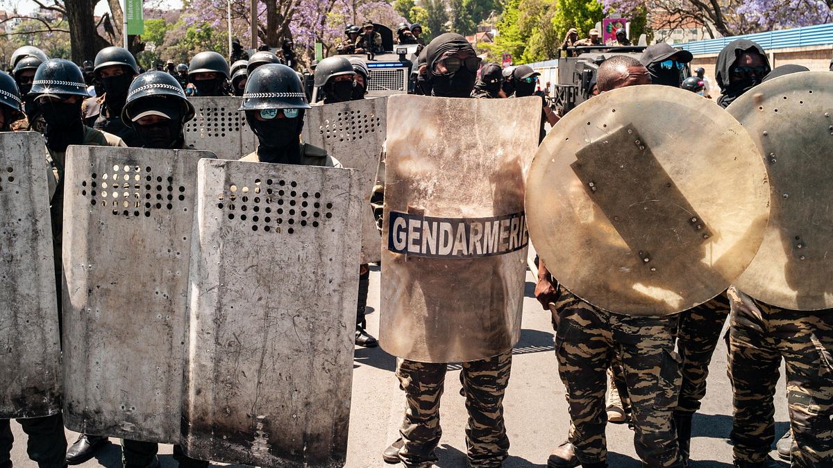 madagascar impeachment per il presidente rajoelina i militari abbiamo preso il potere