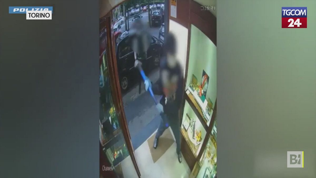 rapine a supermercati farmacia e gioielleria i malviventi in azione