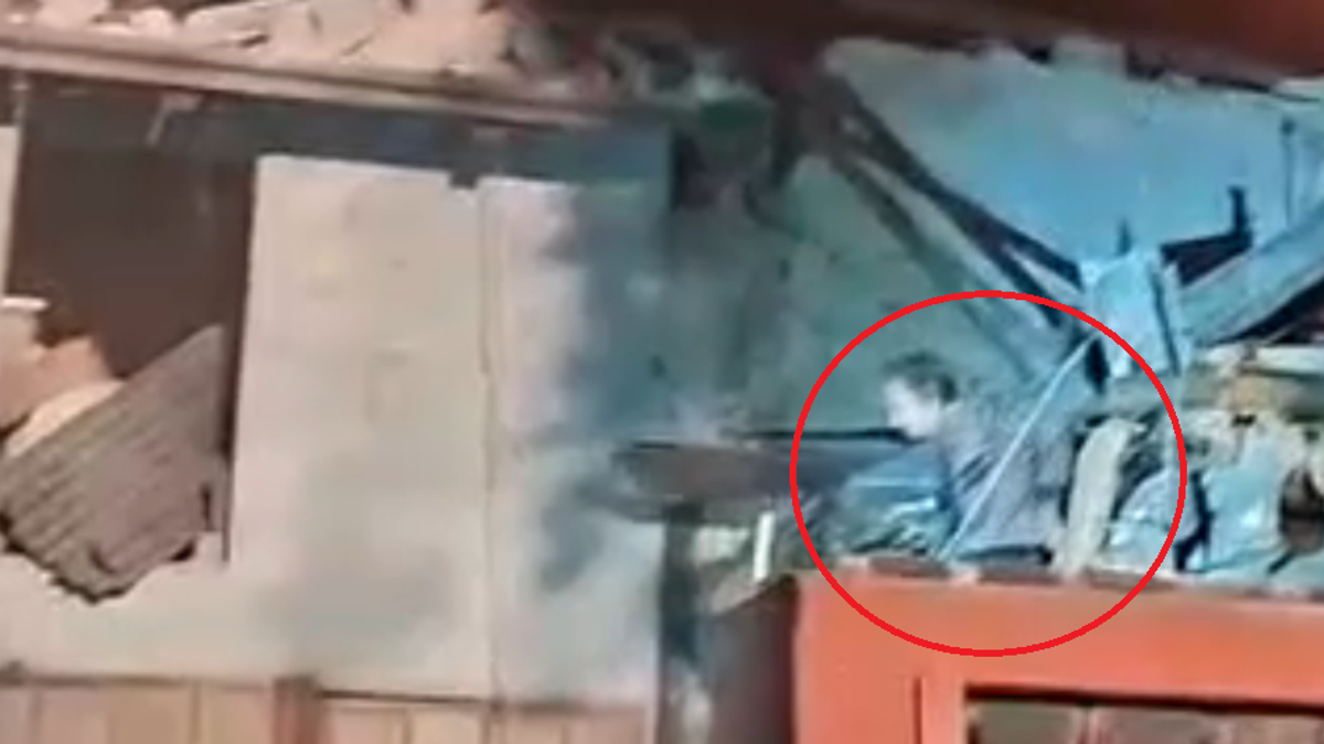 Esplosione casolare nel Veronese, nei video delle bodycam si vede la donna con la molotov