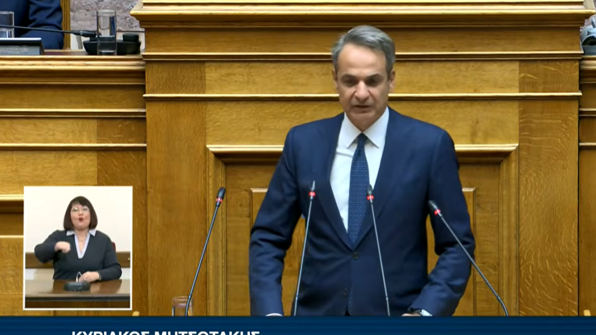 Grecia, il Parlamento approva la giornata di lavoro di 13 ore | I sindacati: "È schiavitù"