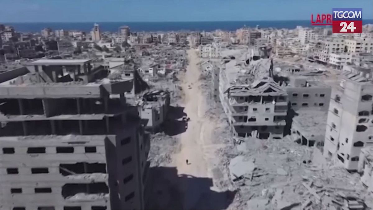 Gaza completamente rasa al suolo: le immagini dei droni
