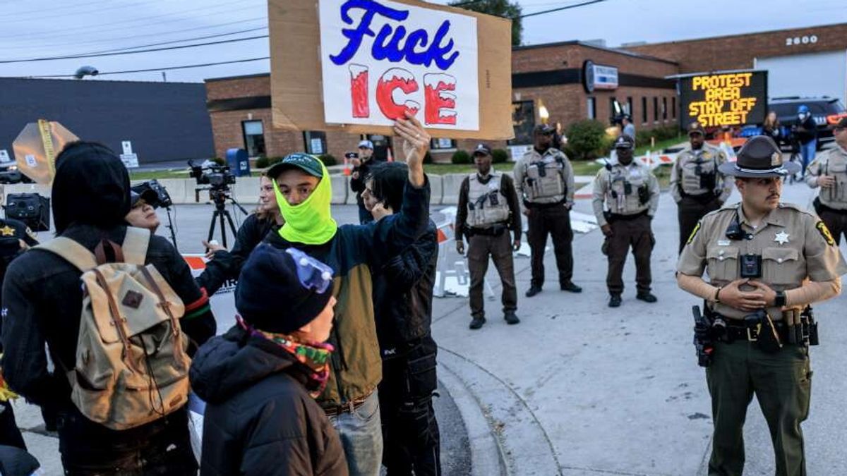 Usa, Nyt: Trump lavora a una revisione radicale del programma per i rifugiati, priorità ai bianchi