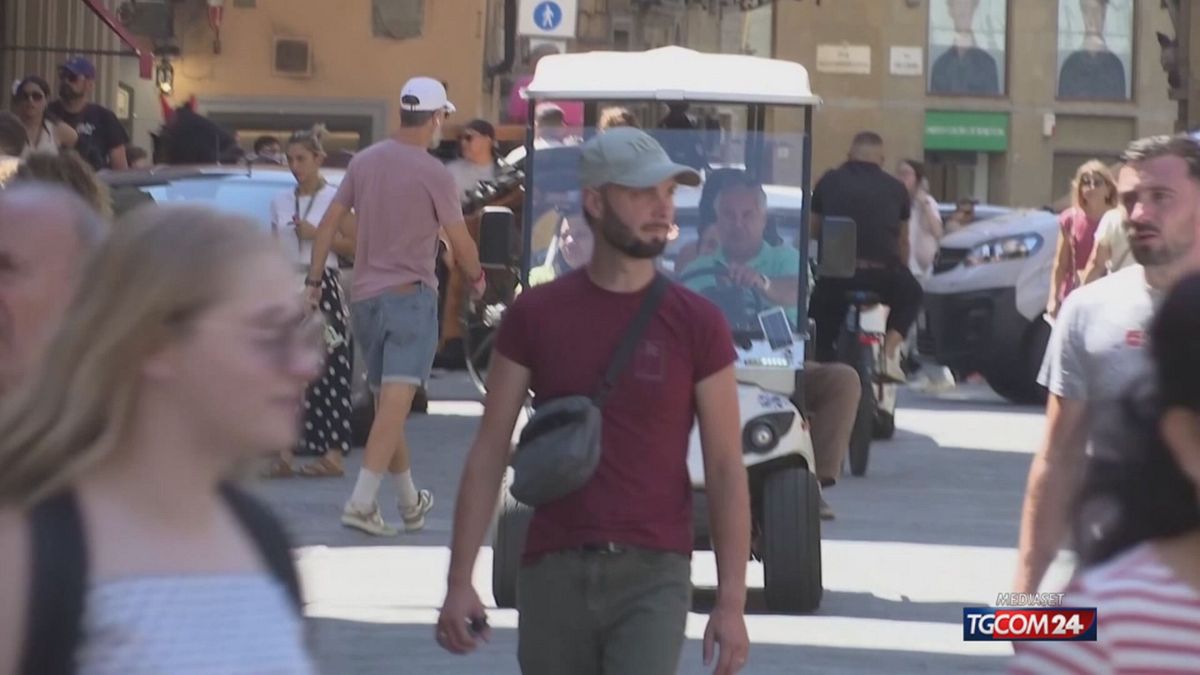 Firenze, divieto di circolazione nel centro storico per golf car e risciò