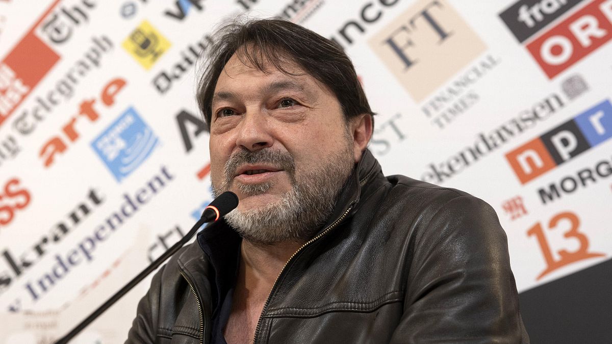 Bomba distrugge le auto del giornalista Sigfrido Ranucci e della figlia | L