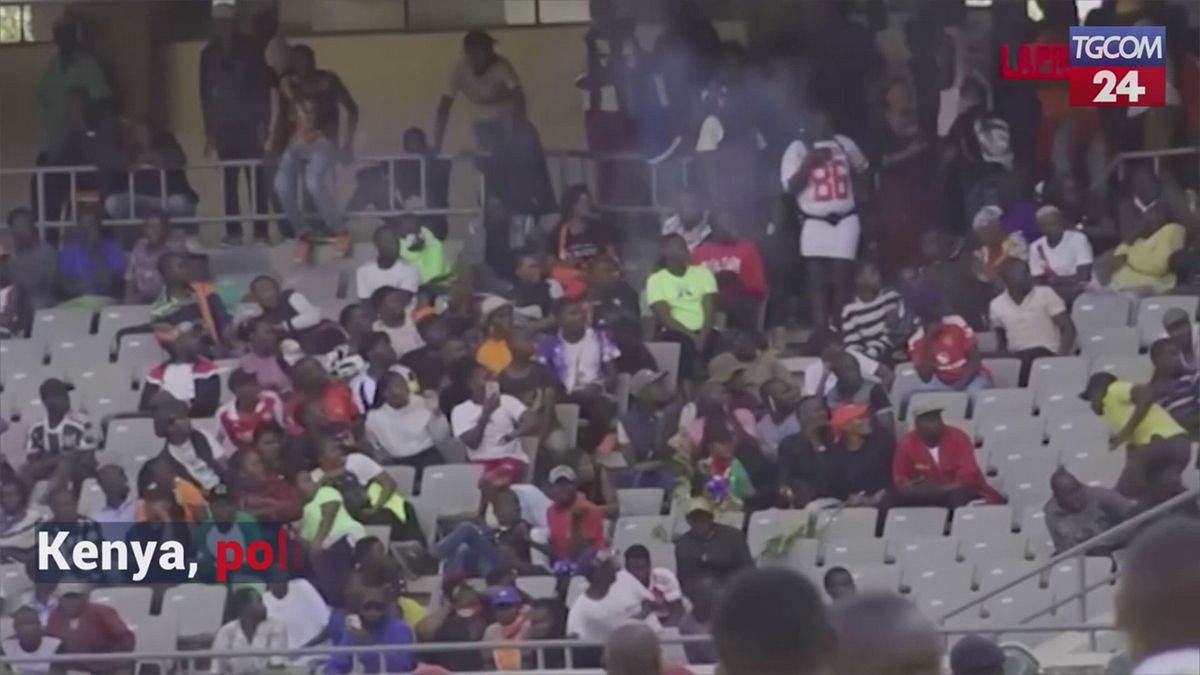 kenya polizia spara sulla folla allo stadio di nairobi