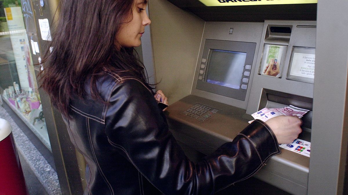 Bancomat, attenzione agli scontrini: il trucco usato per svuotare il conto