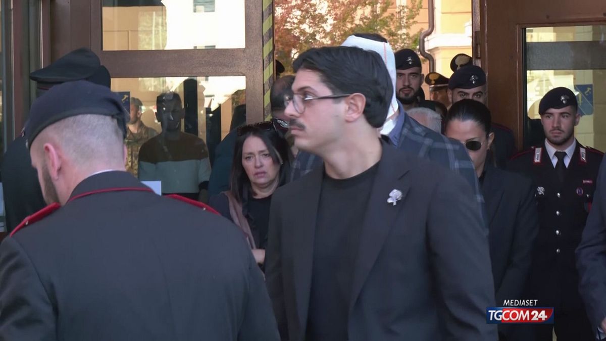 ai funerali dei carabinieri uccisi anche i colleghi sopravvissuti all esplosione