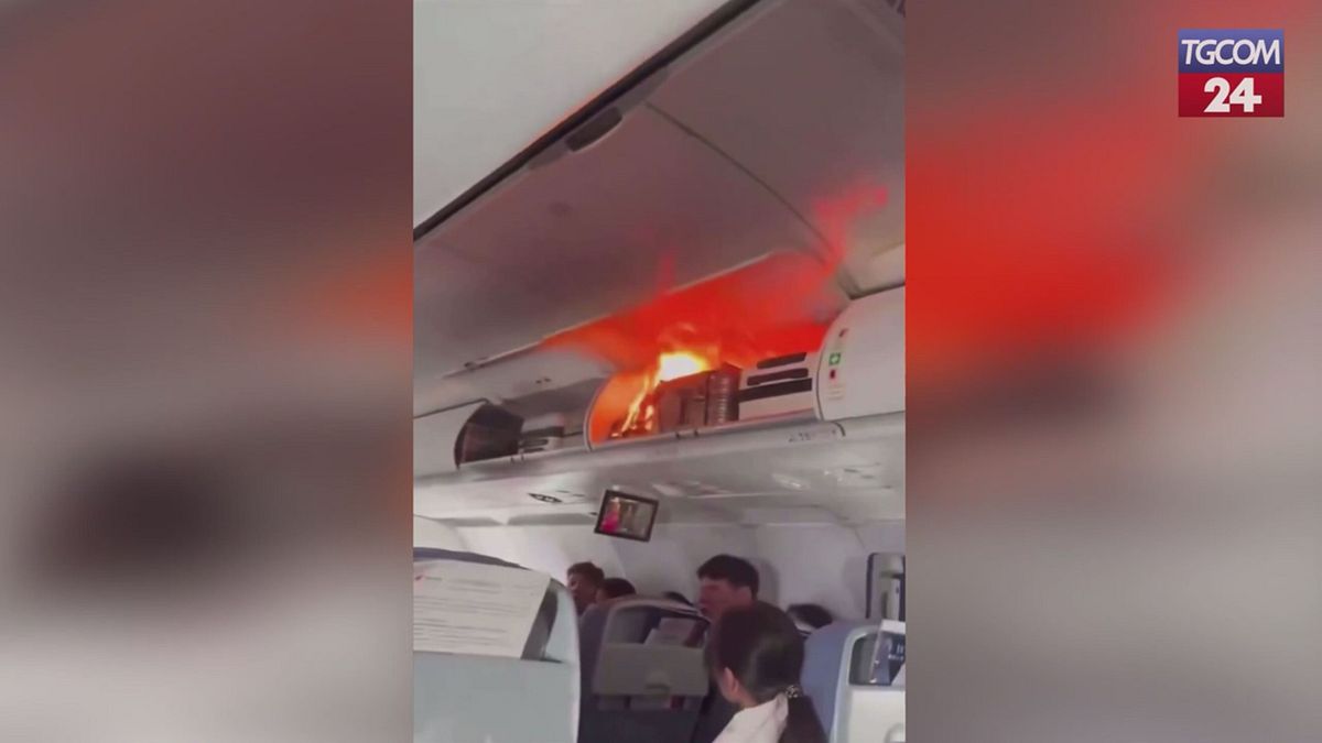paura in volo batteria al litio prende fuoco su un aereo air china