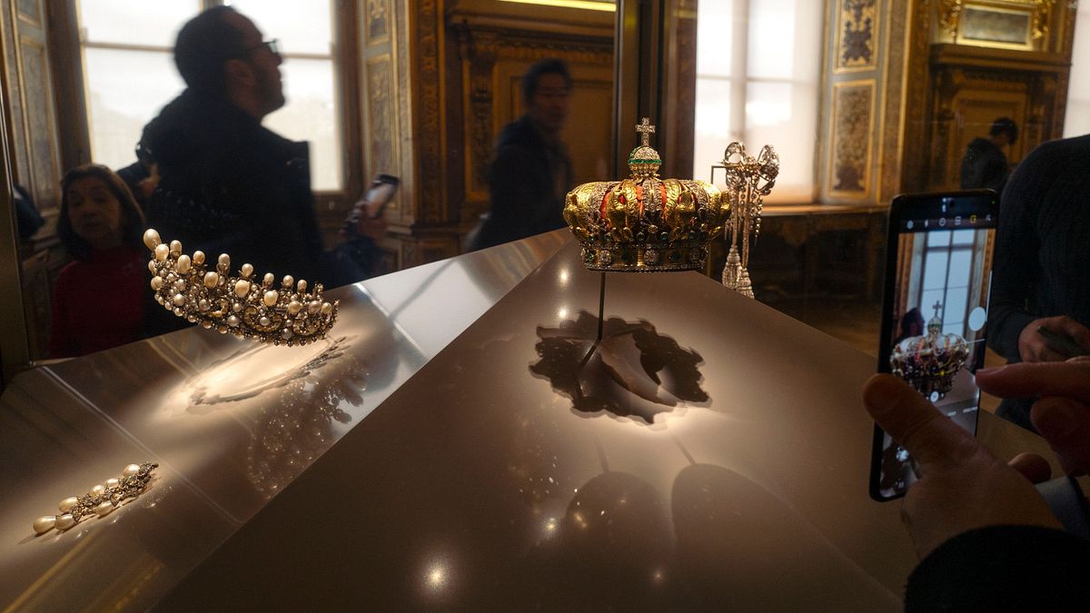 Furto al Louvre, i gioielli di Napoleone che fine faranno? Ecco le ipotesi e il precedente di Dresda