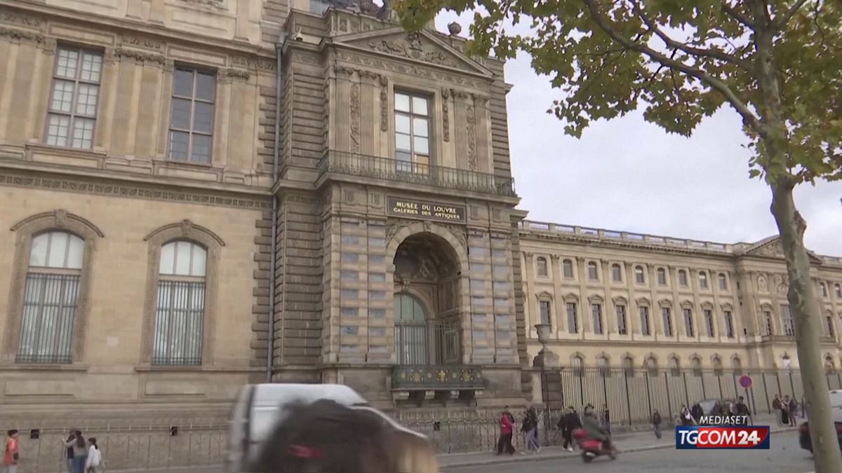 Furto al Louvre, rafforzate le misure di sicurezza attorno agli enti culturali