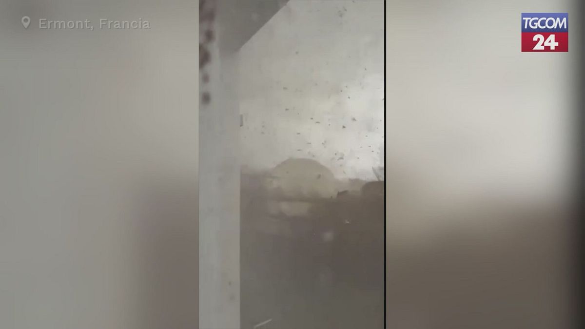 tornado vicino a parigi crollano tre gru a ermont una vittima e nove feriti
