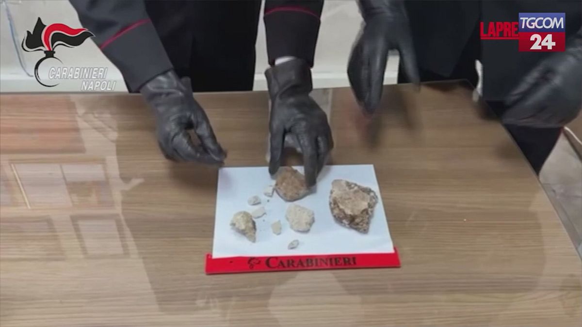 pompei ruba reperti dal sito archeologico i carabinieri recuperano la refurtiva