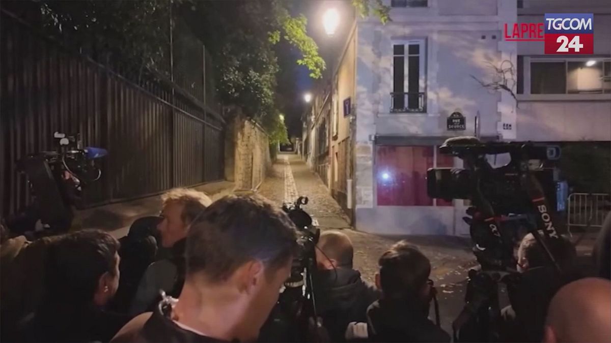 Francia, sostenitori di Sarkozy si radunano davanti all