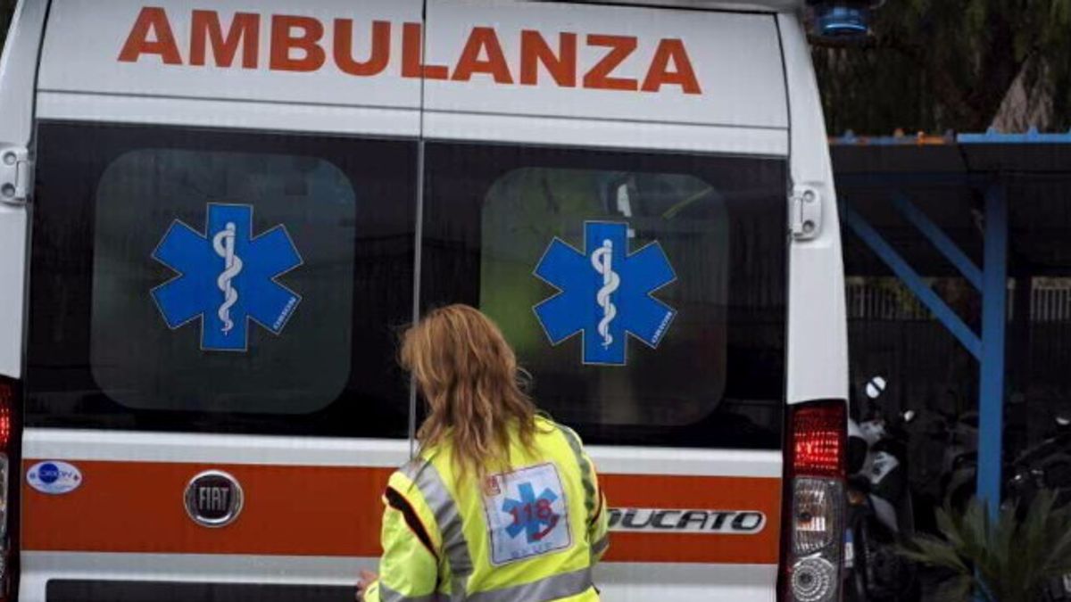 Roma, bimbo si sporge dalla finestra per salutare la sorella e cade: è gravissimo