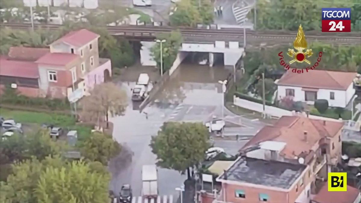 maltempo toscana gli allagamenti a marina di carrara visti dall alto