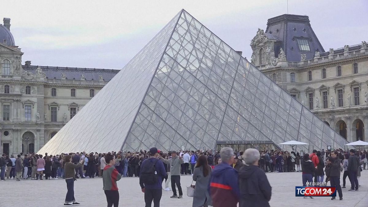 A tre giorni dal furto riapre il Louvre