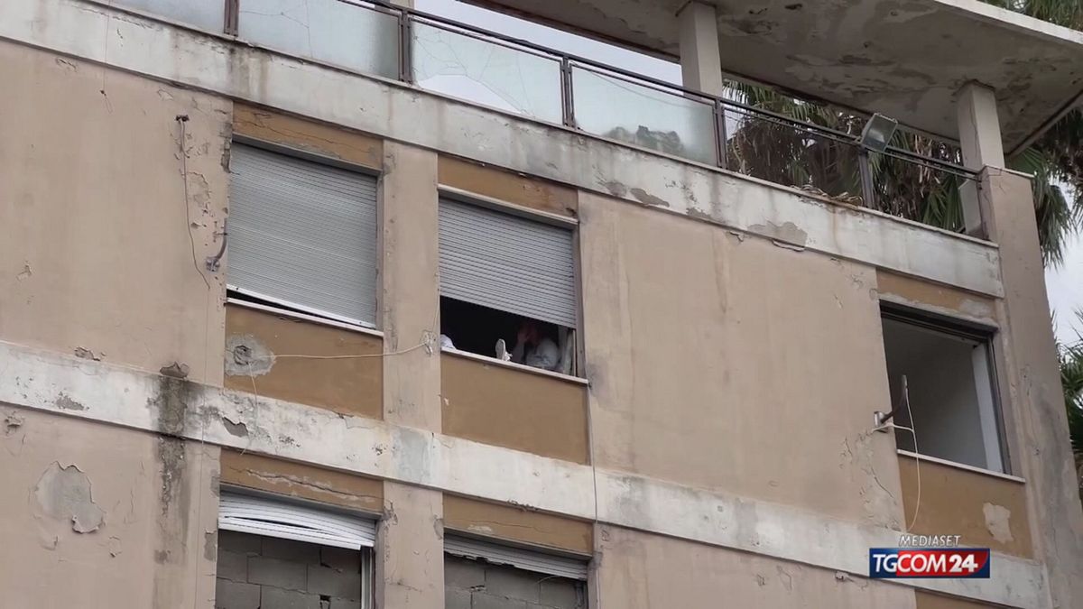 Napoli, una decina di donne rioccupa l