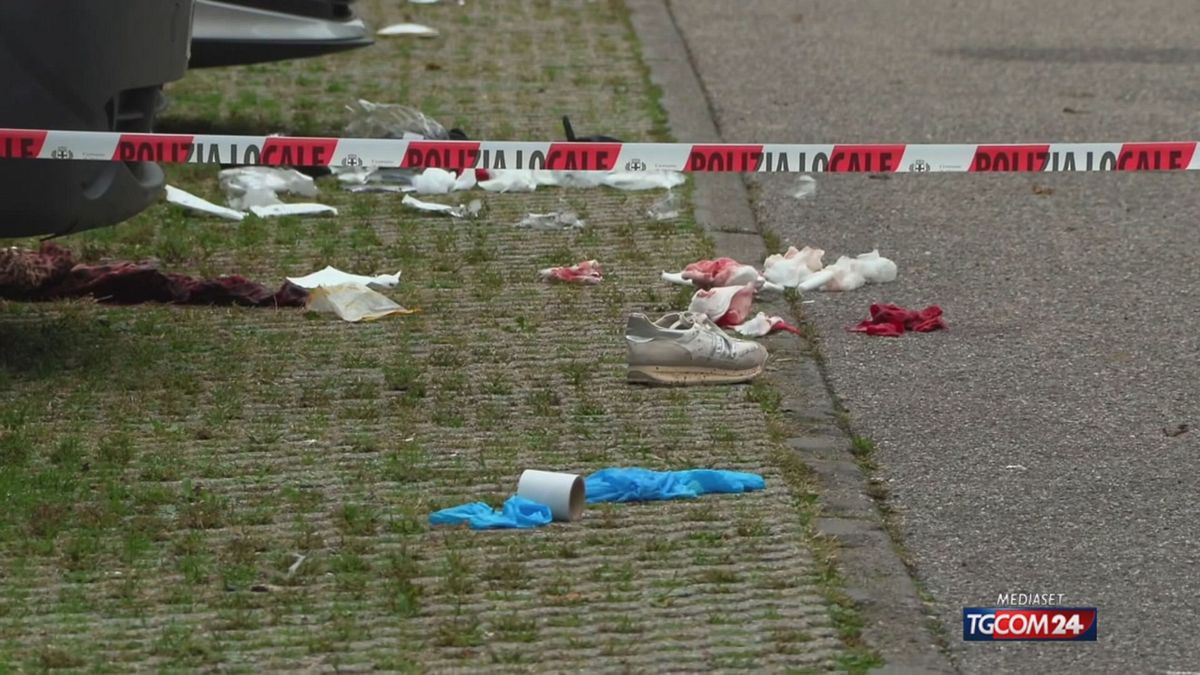 Milano, morta la donna accoltellata in strada