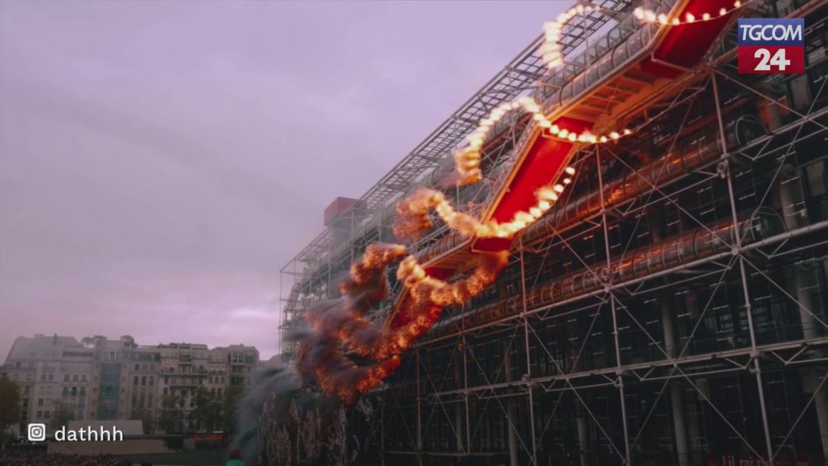 il centro pompidou saluta parigi con fuoco e luce l arrivederci spettacolare di cai guo qiang