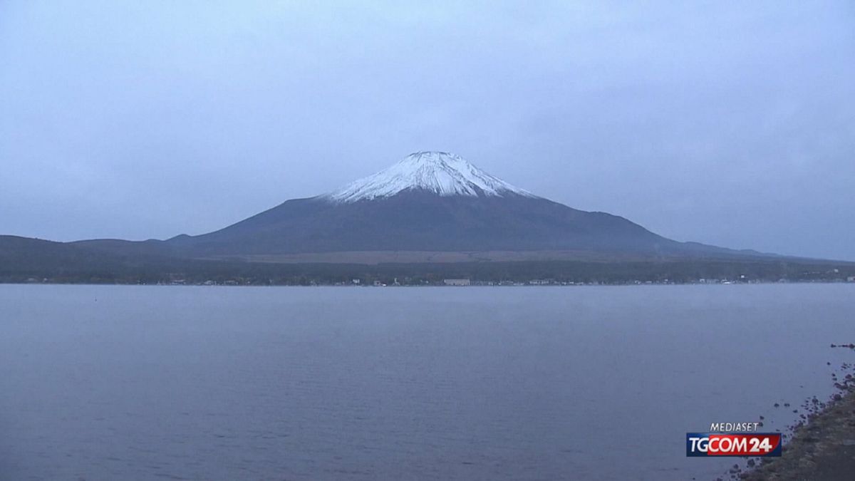 Prima neve sul Monte Fuji: arriva con tre settimane di ritardo