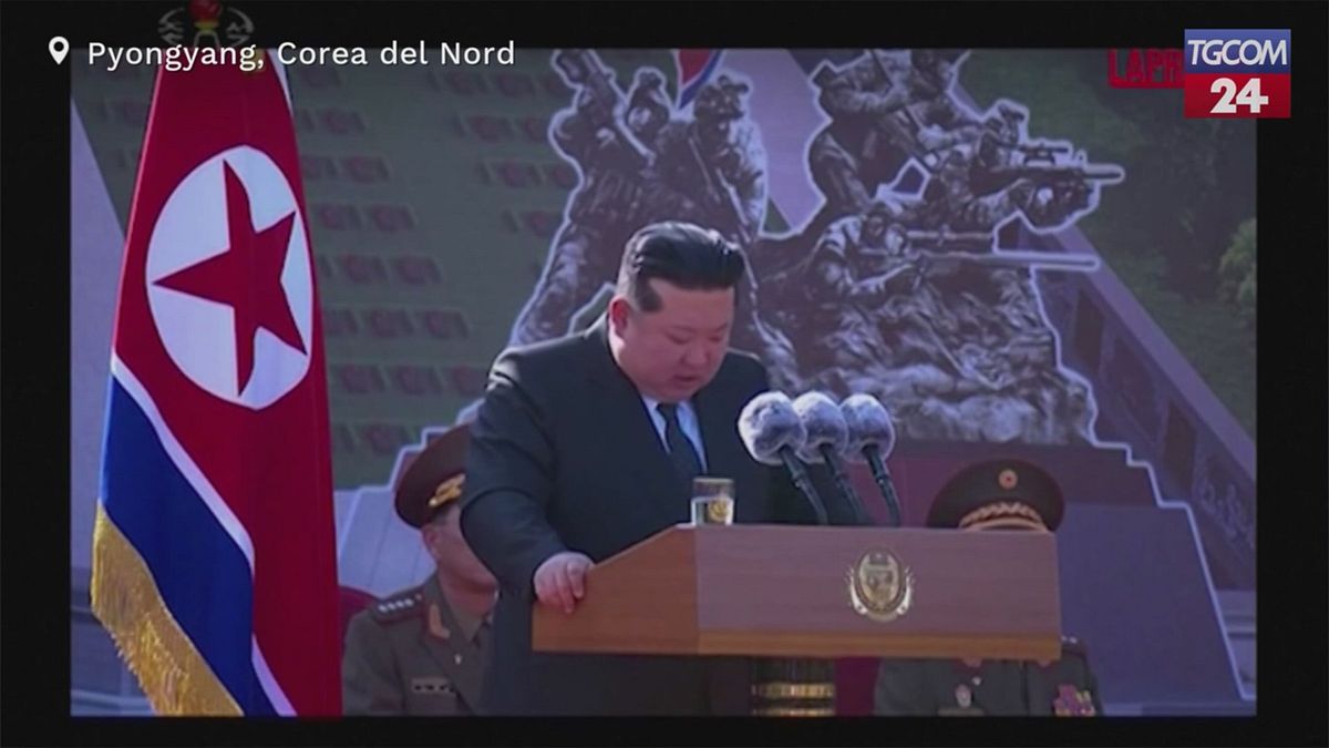 Corea del Nord, Kim partecipa alla cerimonia di inaugurazione di un museo: folla in festa
